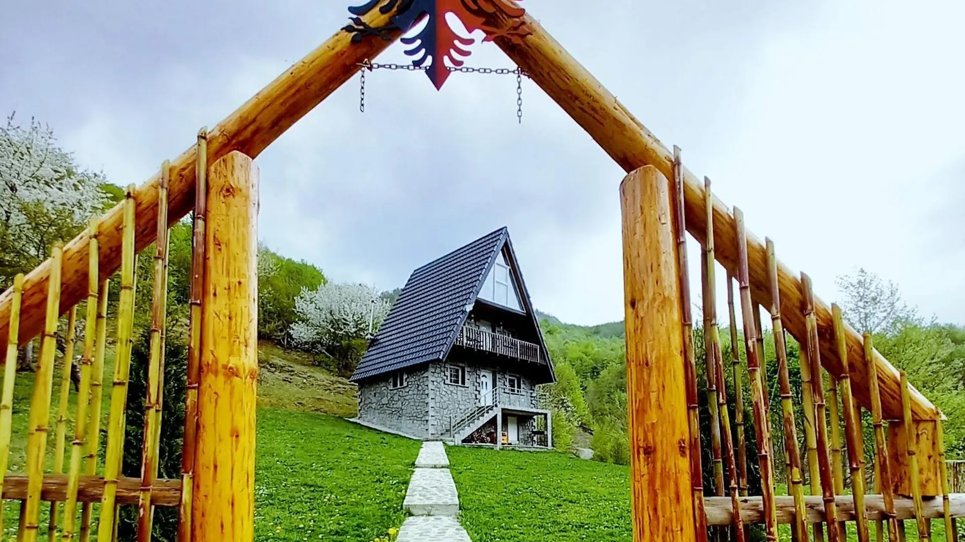Shtepia E Shqiponjes Hotell Gropat e Selces Albanien