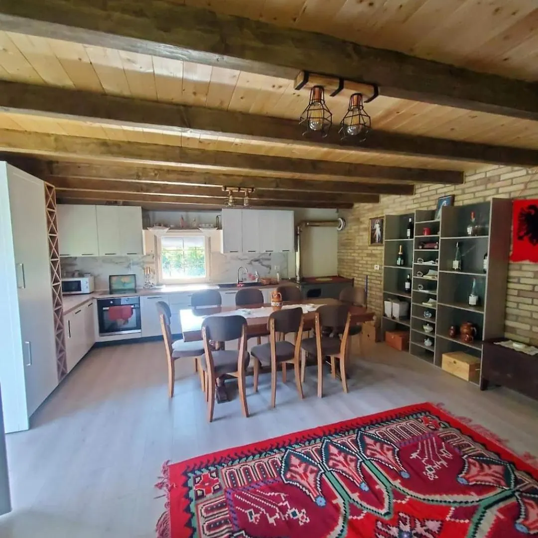 Shtepia E Shqiponjes Otel Gropat e Selces Arnavutluk