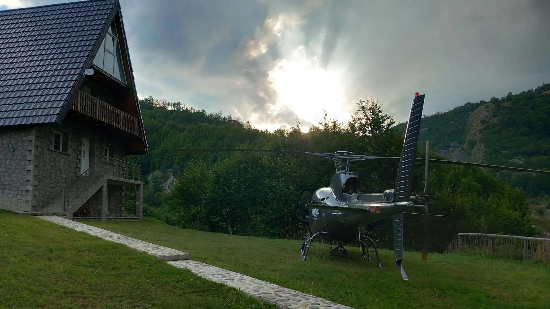 Tatil parkı Shtepia E Shqiponjes Otel Gropat e Selces